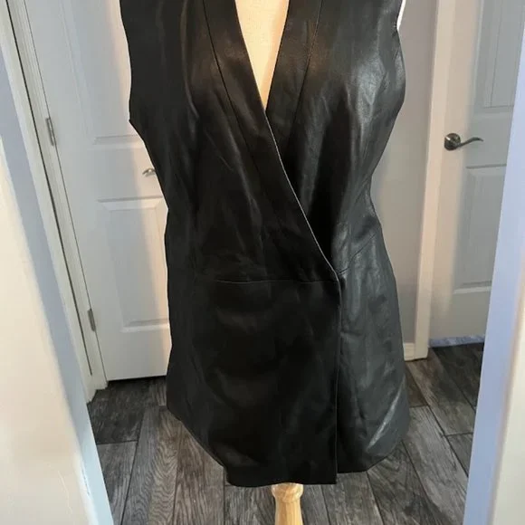 BCBGMaxAzria - Black Faux Leather Single Button Longline Vest Sz Large - Picture 2 of 4